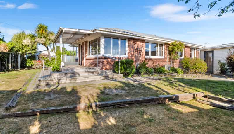 6 Robin Street, Burwood