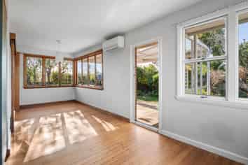 6 Robin Street, Burwood