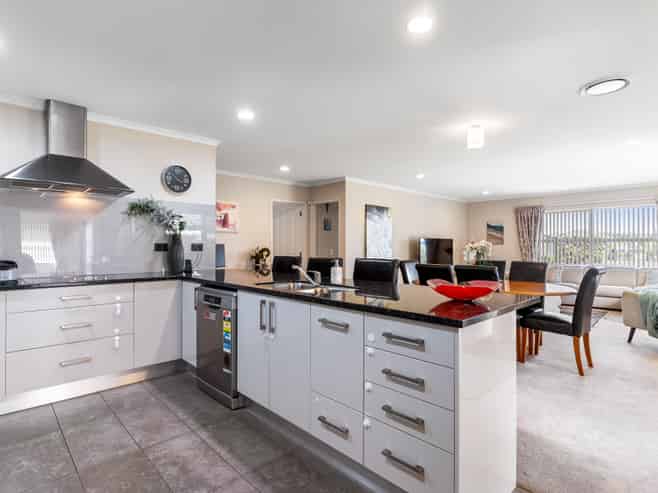 101 Pine Harbour Parade, Beachlands