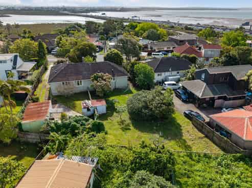 11 Howlett Street, Waterview