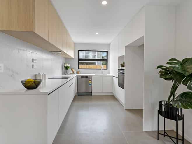 5/15 Holland Avenue, Point England