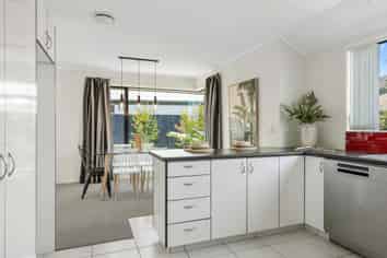 60 Kingsford Drive, STOKE