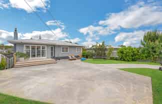 20 Sylvan Crescent, Te Atatu South