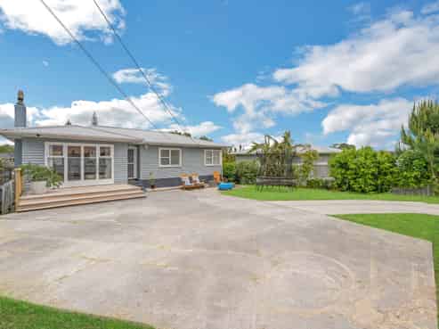 20 Sylvan Crescent, Te Atatu South