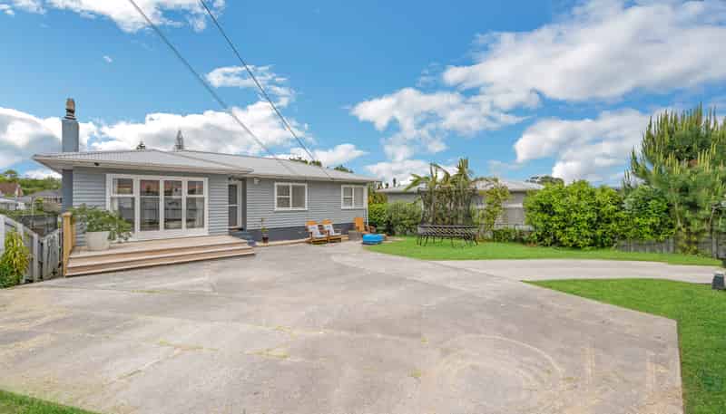 20 Sylvan Crescent, Te Atatu South