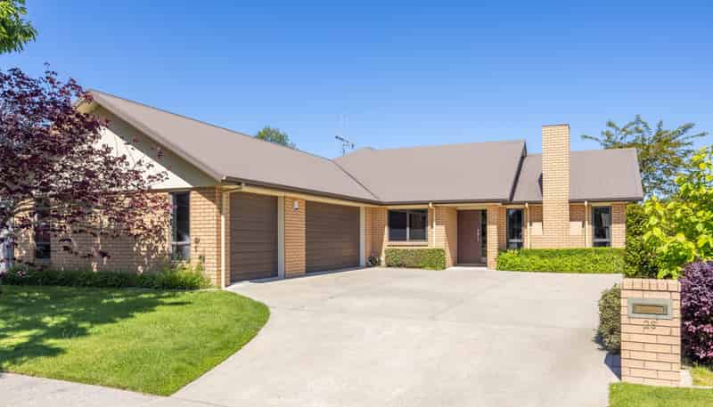 26 Ravenscourt Place, Huntington