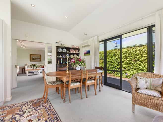 5 Di Pierri Way, THE WOOD