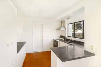 86 Maplesden Drive, Clendon Park