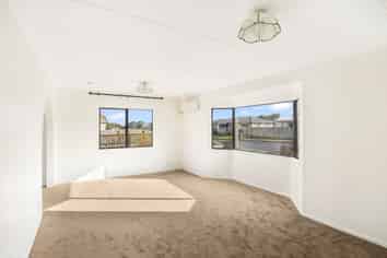 86 Maplesden Drive, Clendon Park