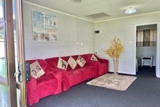 2 bedroom unit- Rent includes water - Widok 4