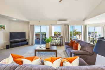 2/134 Bleakhouse Road, Mellons Bay