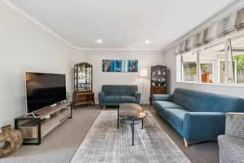 8 Tauranga Place, Orewa