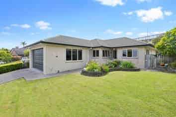 8 Tauranga Place, Orewa