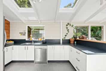 12 Rondane Place, Tirohanga