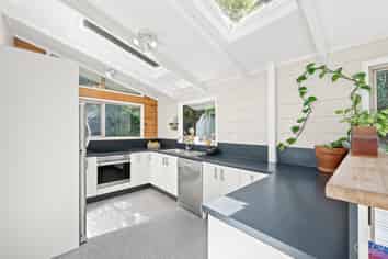 12 Rondane Place, Tirohanga