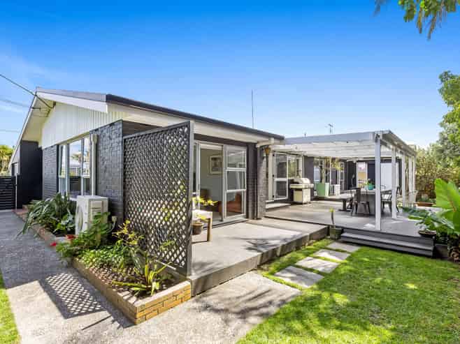 26 Doment Crescent, Orewa