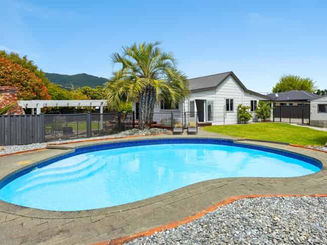 6 Collins Road, Richmond