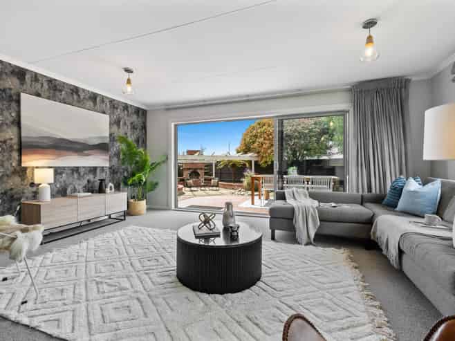 6 Collins Road, Richmond