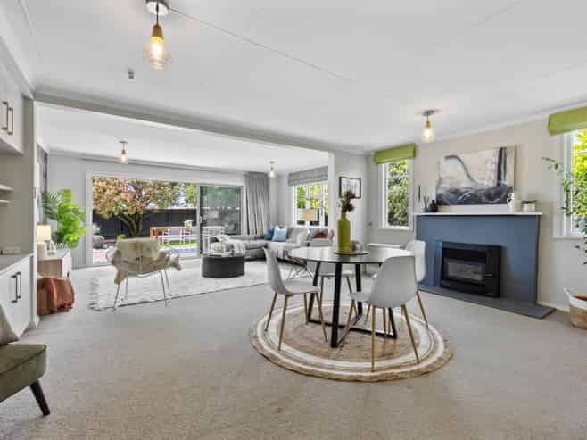 6 Collins Road, Richmond