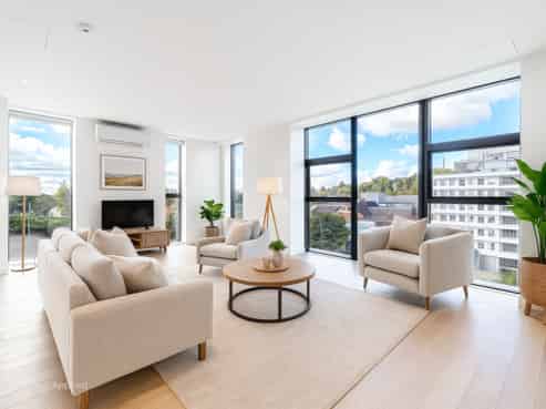 220/223A Green Lane West, Epsom