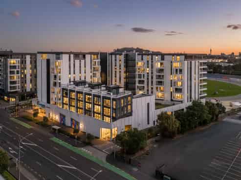 220/223A Green Lane West, Epsom