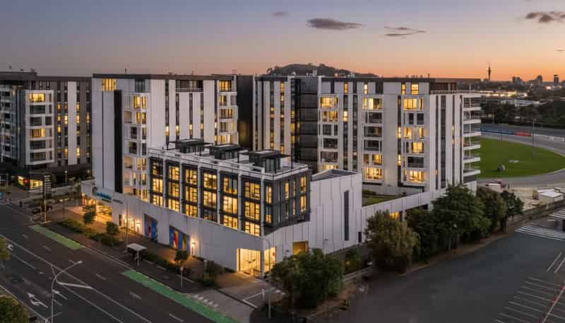 220/223A Green Lane West, Epsom