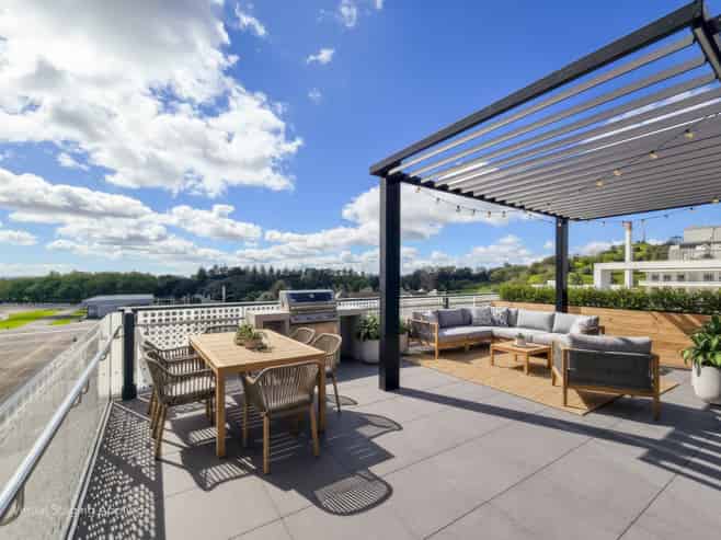 220/223A Green Lane West, Epsom