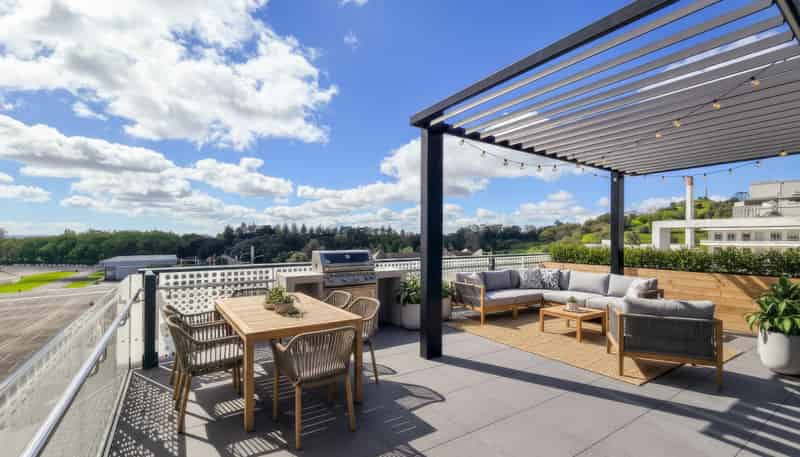 220/223A Green Lane West, Epsom