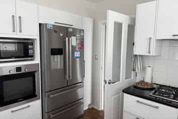 26 Brandon, Alexandra