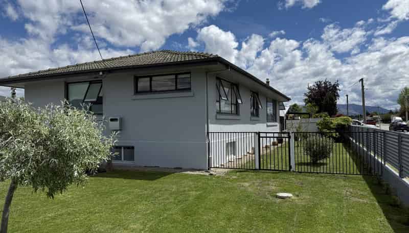 26 Brandon, Alexandra