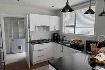 26 Brandon, Alexandra