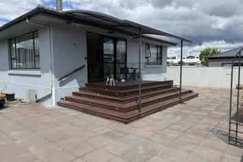 26 Brandon, Alexandra