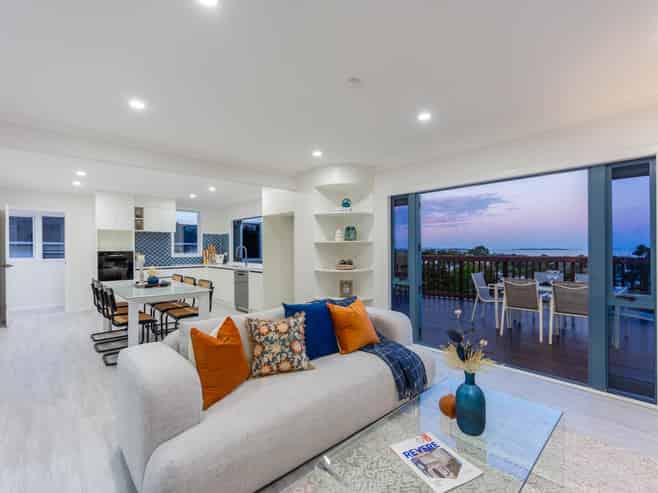 1/547 East Coast Road, Browns Bay