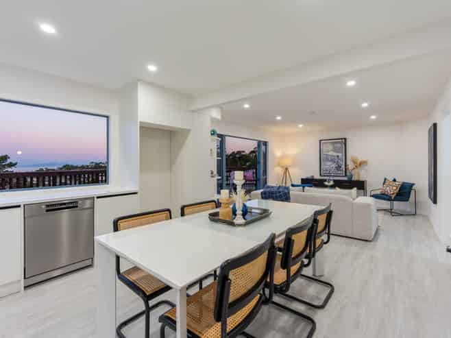 1/547 East Coast Road, Browns Bay