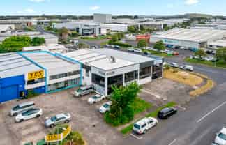 Road Front Unit - 383m²