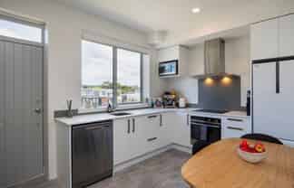 2 Wharetana Crescent, New Lynn