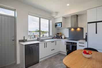 2 Wharetana Crescent, New Lynn