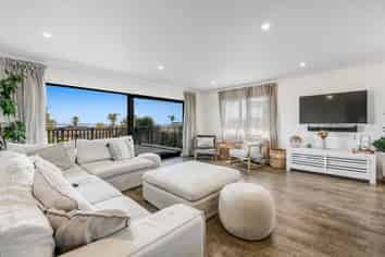 1363 Whangaparaoa Road, Army Bay