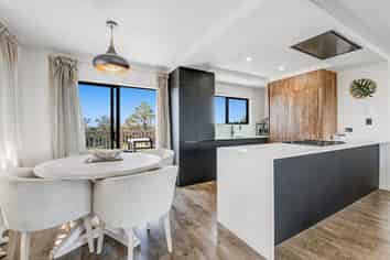 1363 Whangaparaoa Road, Army Bay