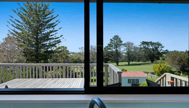 1363 Whangaparaoa Road, Army Bay