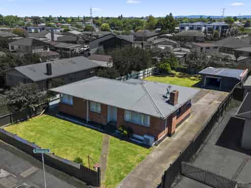 142 Preston Road, Otara