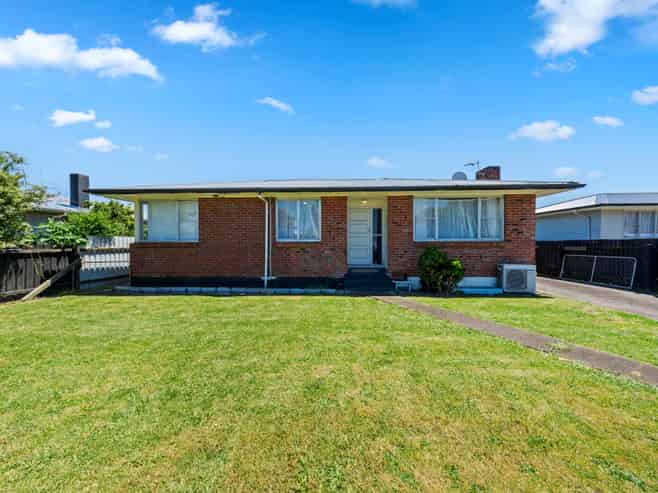 142 Preston Road, Otara