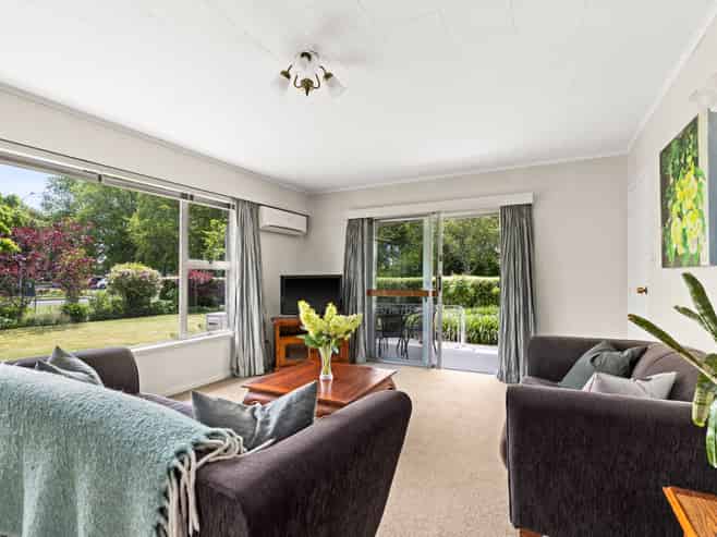 701 Queen Street East, Parkvale