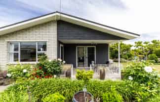 701 Queen Street East, Parkvale