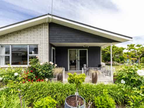 701 Queen Street East, Parkvale