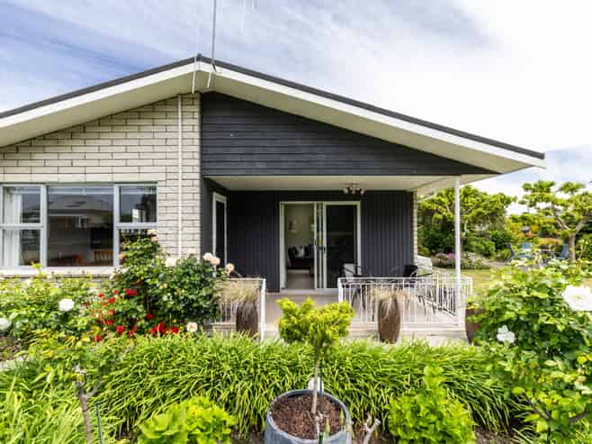 701 Queen Street East, Parkvale