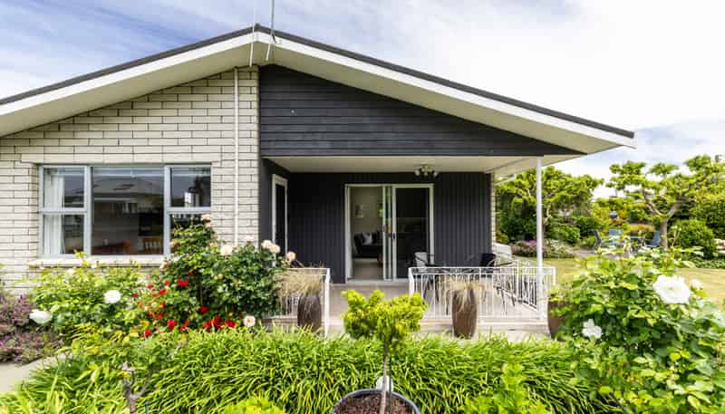 701 Queen Street East, Parkvale