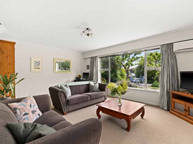 701 Queen Street East, Parkvale