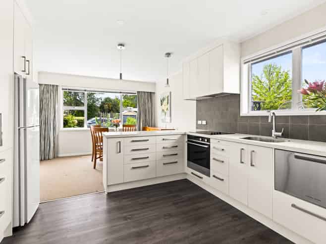 701 Queen Street East, Parkvale