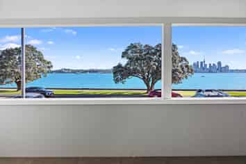 2/22 Queens Parade, Devonport